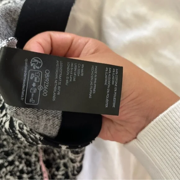 Maeve by Anthropologie casual pants black and white floral print kick flare - Picture 5 of 6